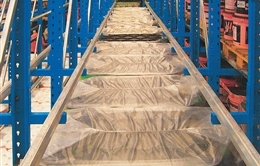 Scaffale flow rail con sistema last in – first out